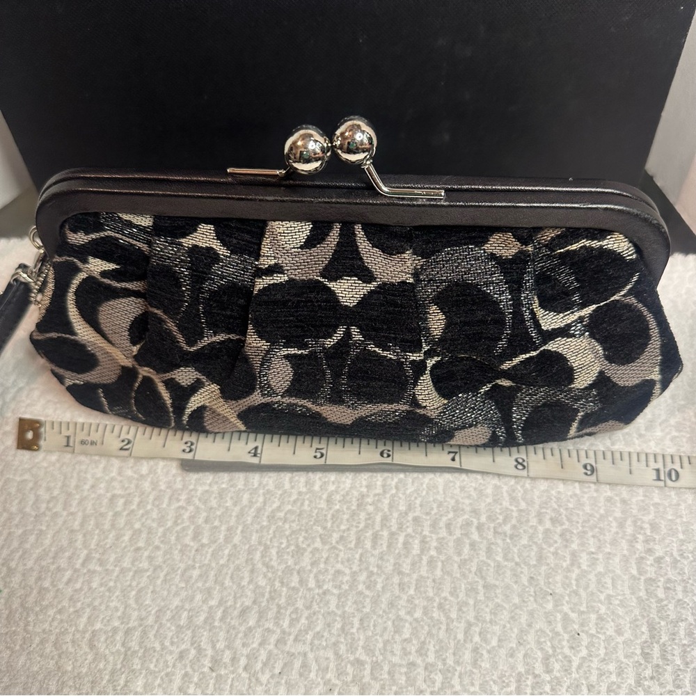 Vintage Coach 2005 kiss lock chenille Black and Silver Wristlet Clutch - Picture 10 of 13